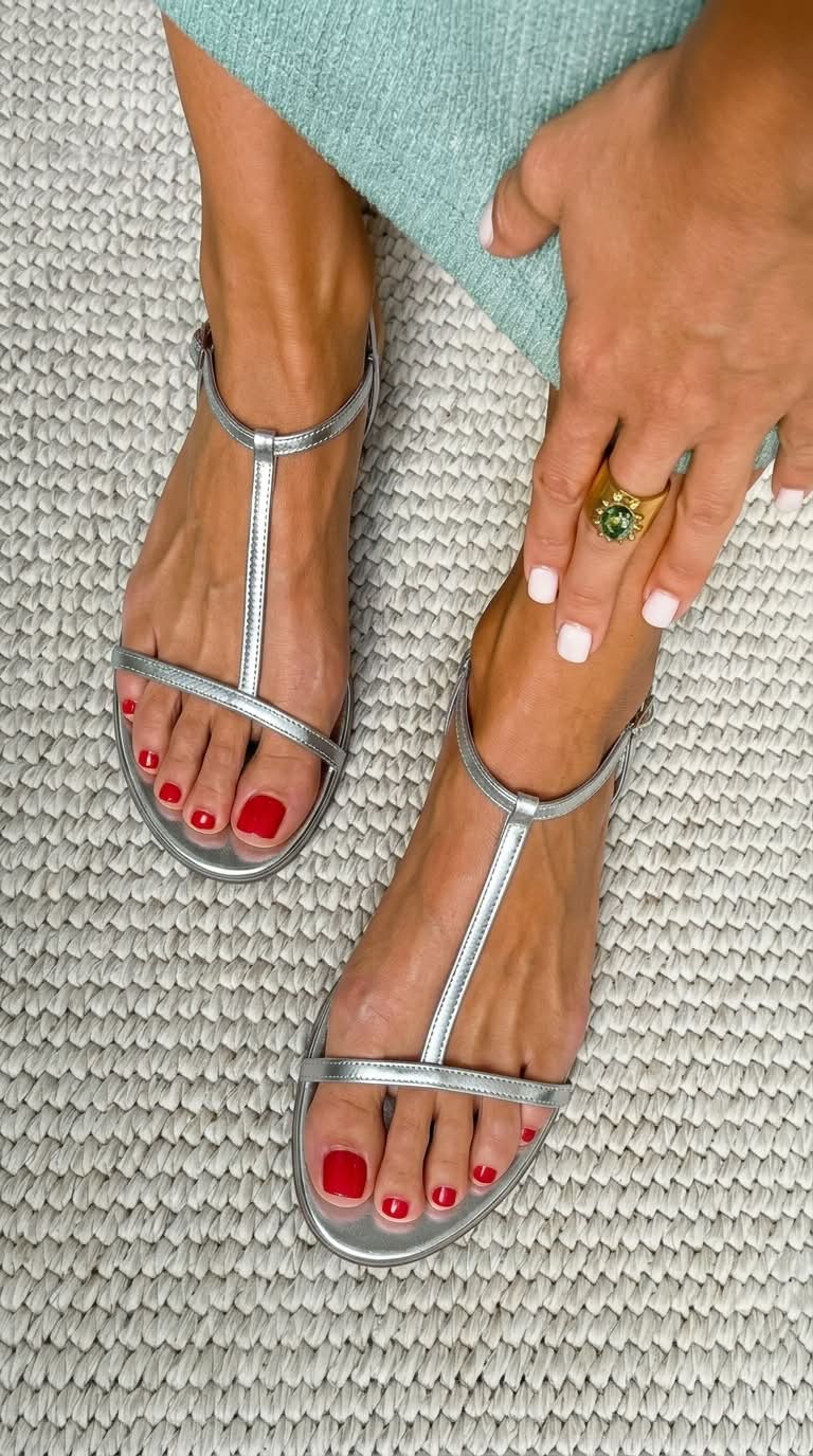 Sandalias metalizadas de verano planas con tira en T
