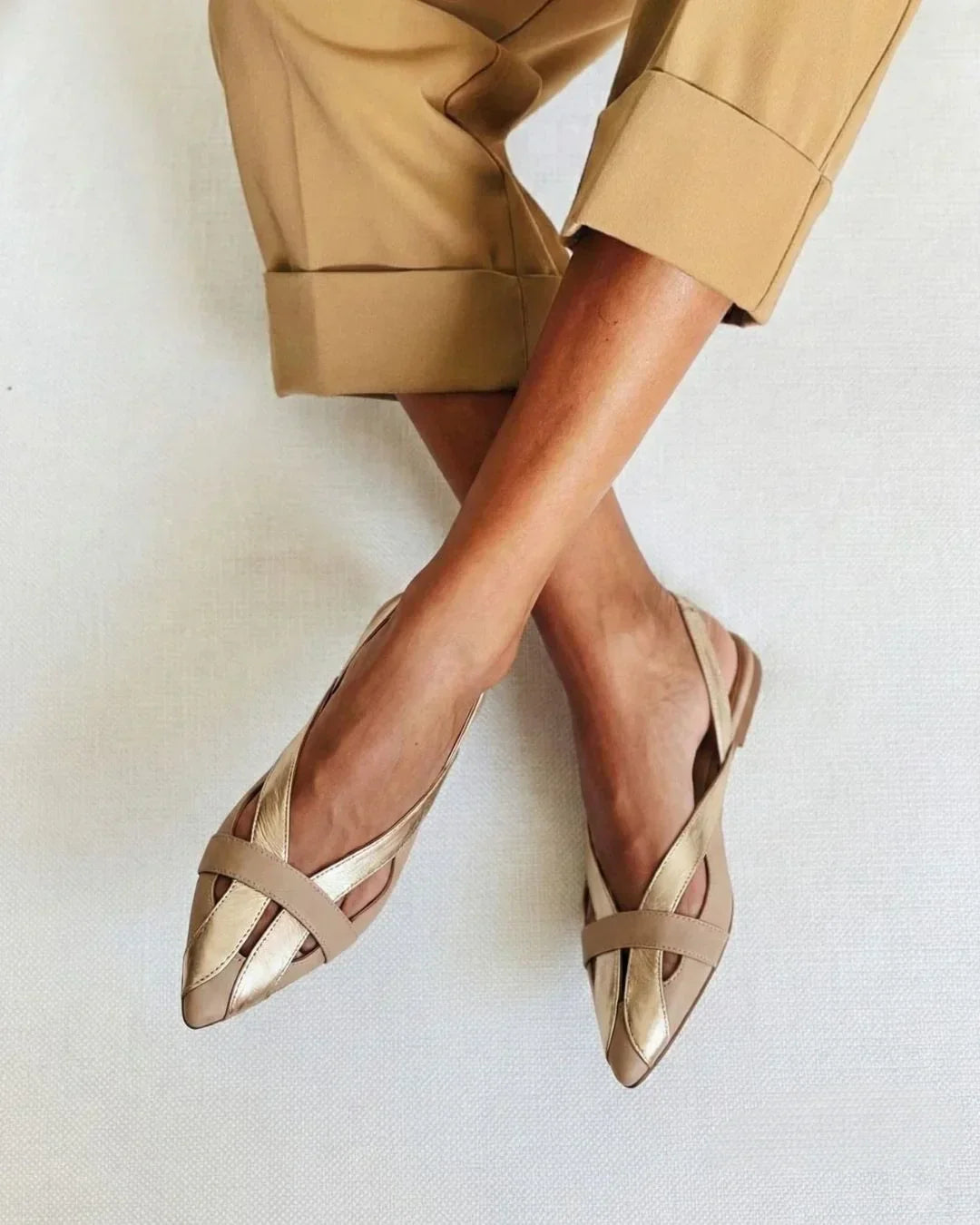 Bailarinas slingback bloque de color chic oro a punta