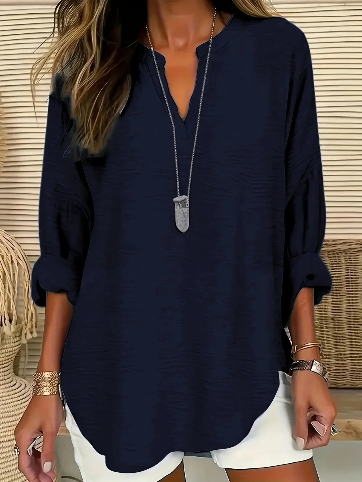 Ines · Blusa de cuello en V en tejido ligero