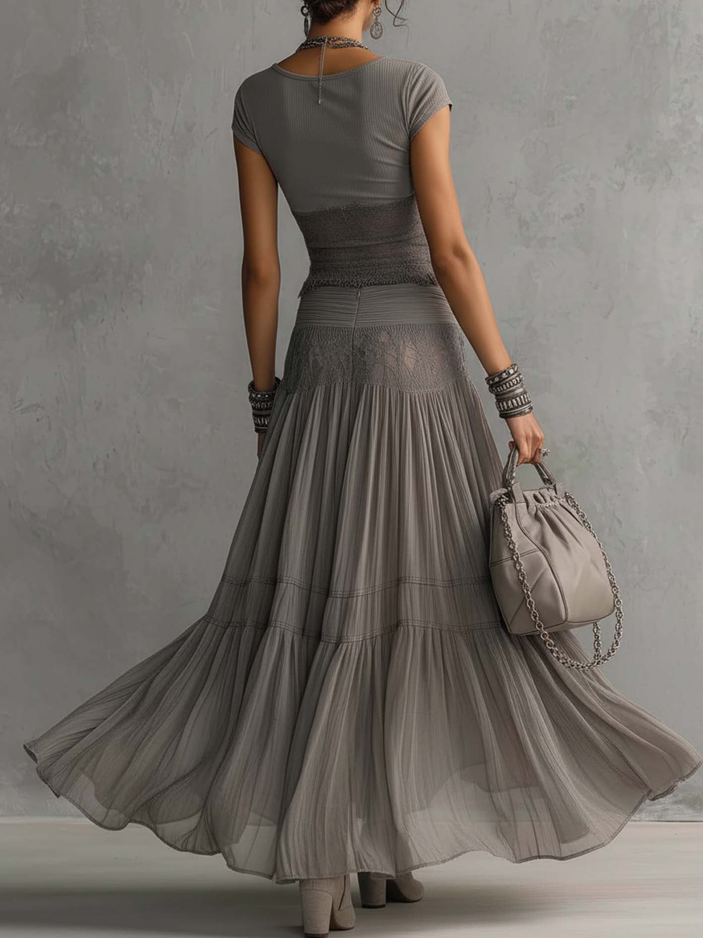 Christine | Conjunto top gris con paneles de encaje y falda larga plisada