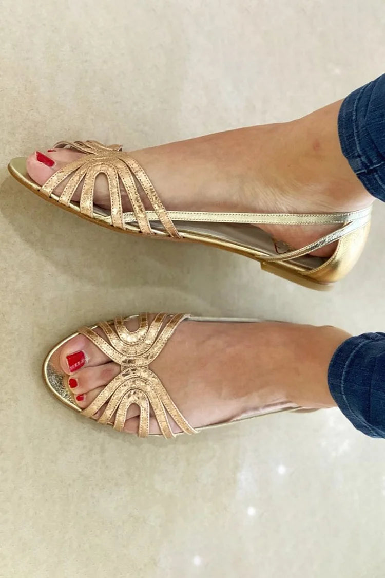 Sandalias con recortes, puntera descubierta, brillantes y metalizadas