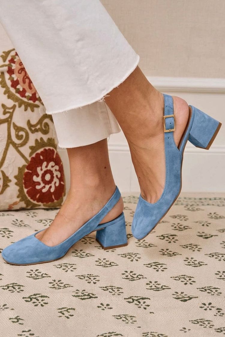 Tacones slingback básicos de tacón grueso color caqui con puntera cuadrada y hebilla