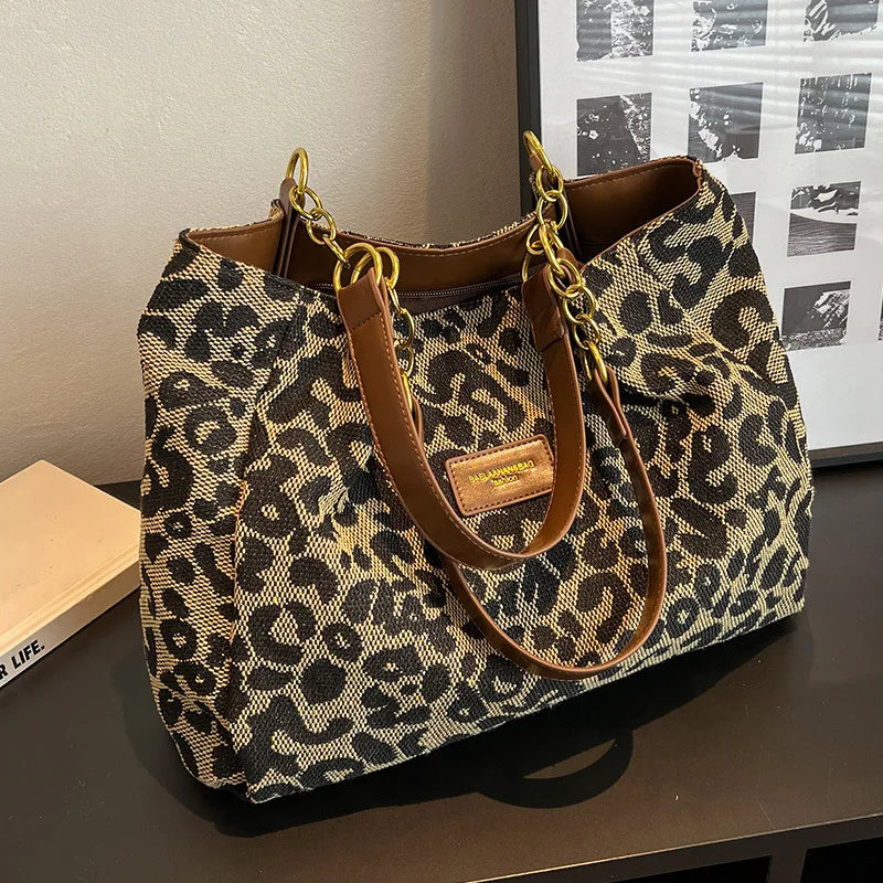 Adele · Bolso espacioso de leopardo y refinado