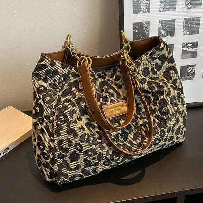Adele · Bolso espacioso de leopardo y refinado