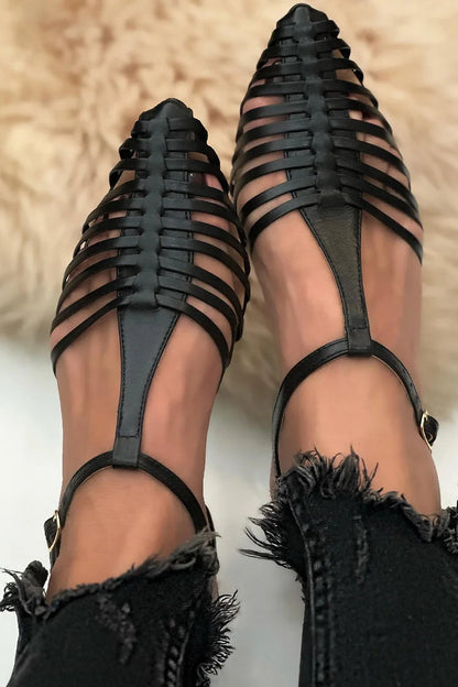 Sandalias cut-out esenciales casual negras de punta con correa en T