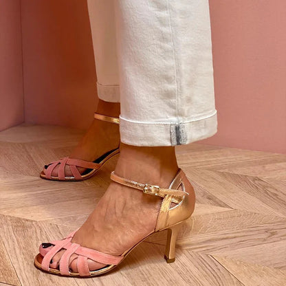 Tacones de aguja con recortes, puntera descubierta y bloques de color