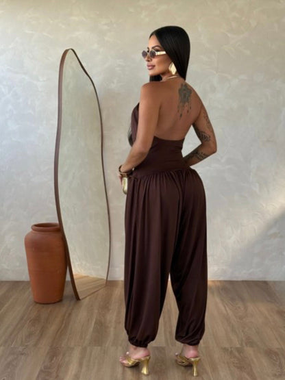Vestido Gioia. Una elegancia atemporal encerrada en una silueta fluida y sensual. El mono drapeado está pensado para la mujer que sabe cómo captar todas las miradas sin esfuerzo.