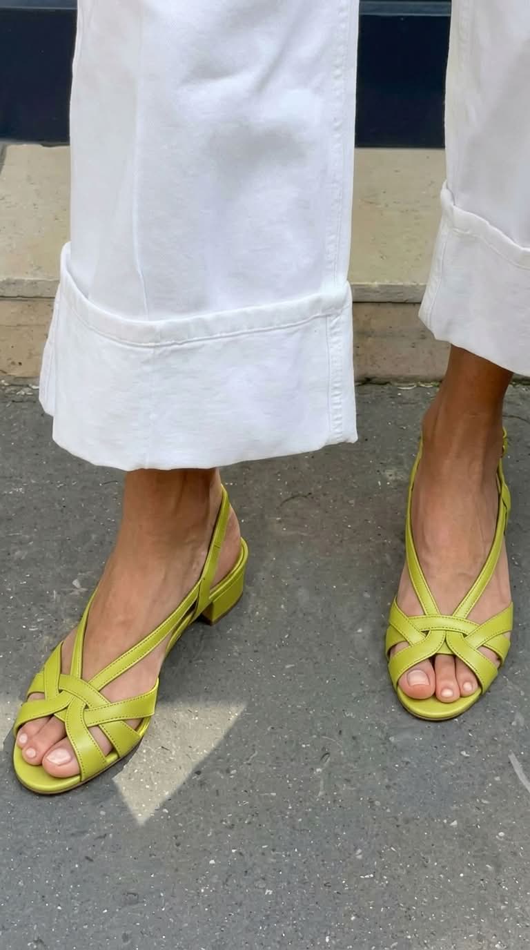 Claire · Sandalias Slingback de Piel Nude — Verde Lima