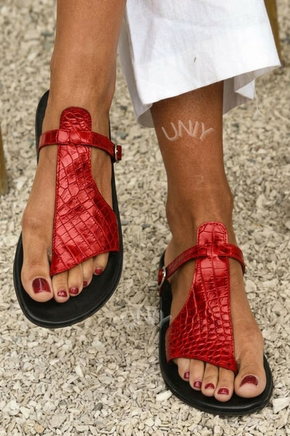 Sandalias de dedo con efecto cocodrilo, con correa y hebilla en el empeine