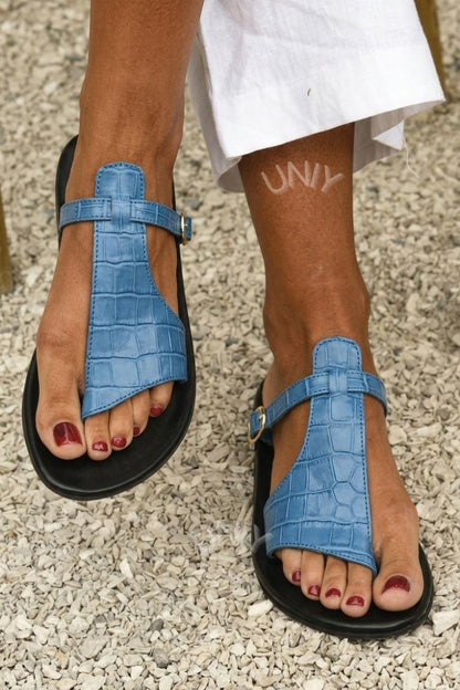 Sandalias de dedo con efecto cocodrilo, con correa y hebilla en el empeine