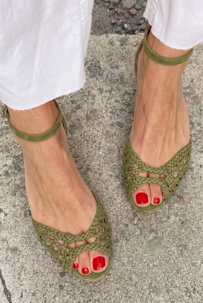 Sandalias planas con recortes entrelazados elegantes, de puntera abierta, con correa al tobillo