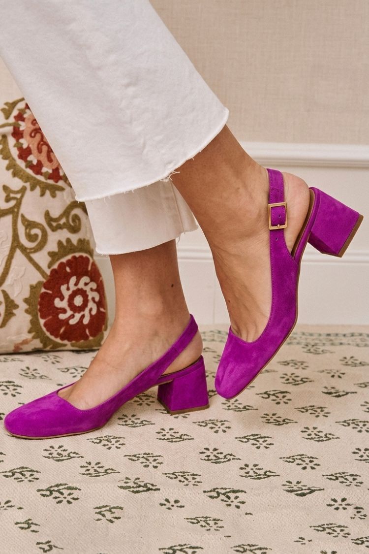 Tacones slingback básicos de tacón grueso color caqui con puntera cuadrada y hebilla