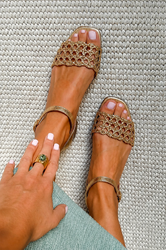 Sandalias planas con punta cuadrada