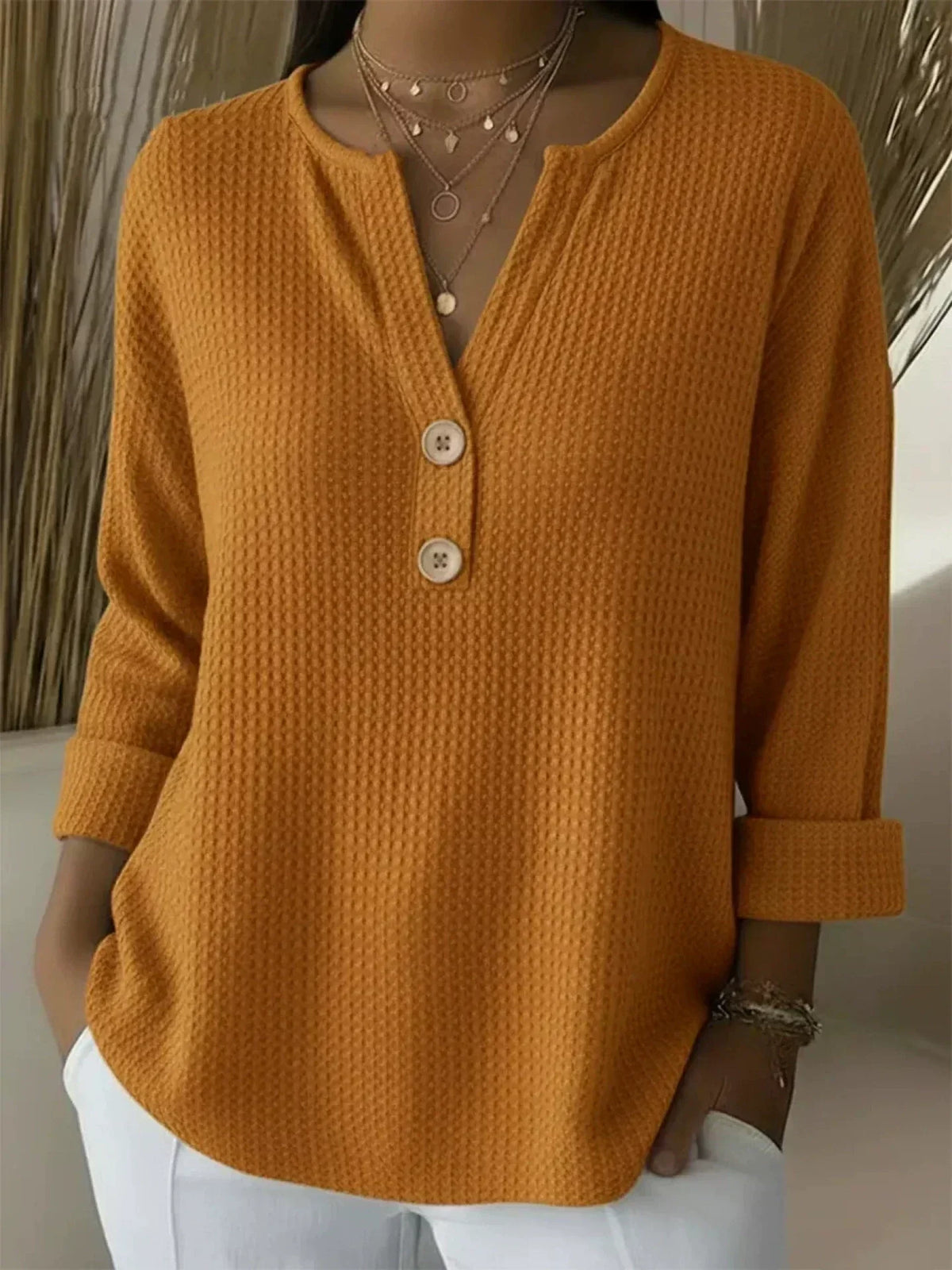 Lucía · Jersey Henley texturizado con botones