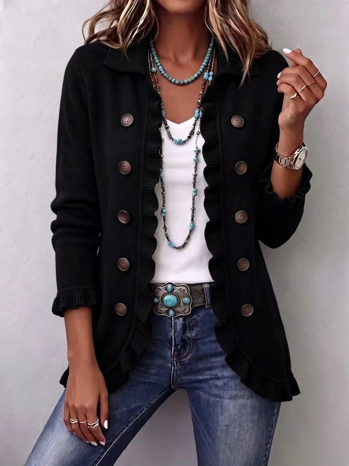 Camila · Chaqueta de punto negro con volantes