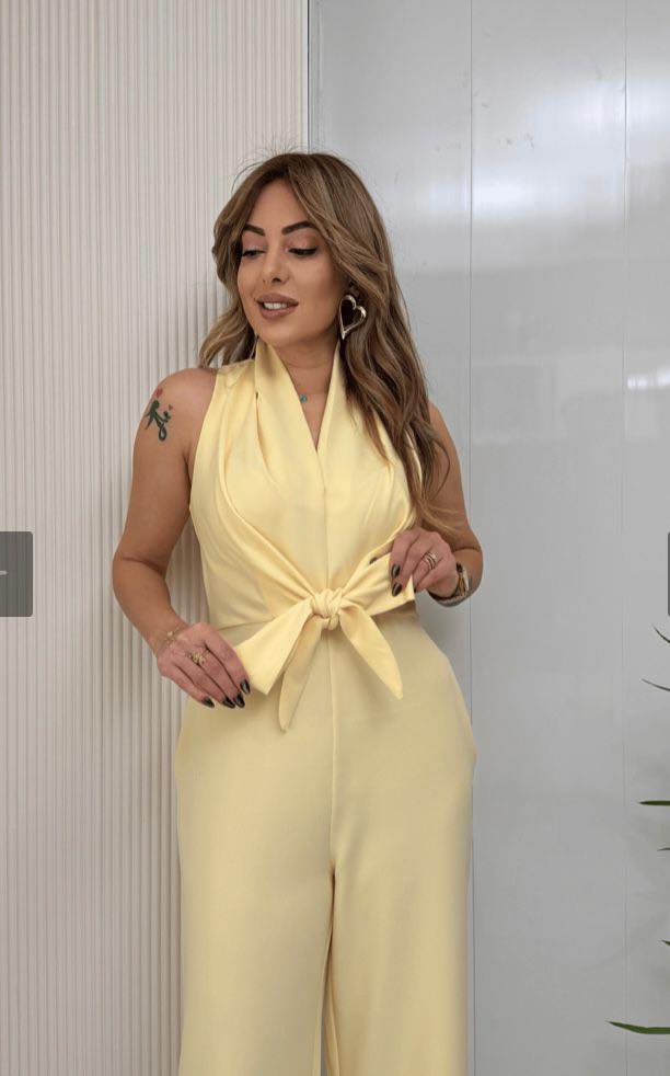 Carol · Mono elegante de corte favorecedor