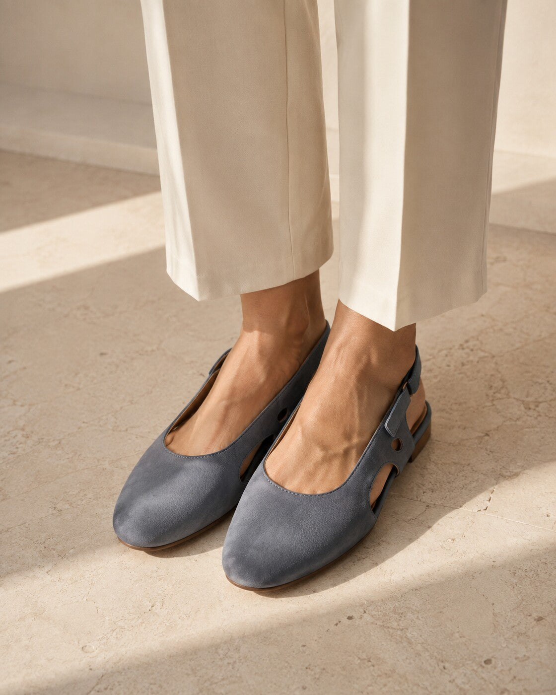 Selene · Zapatos destalonados de ante suave