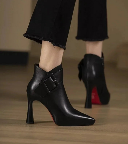 Botines Sofía negros puestos