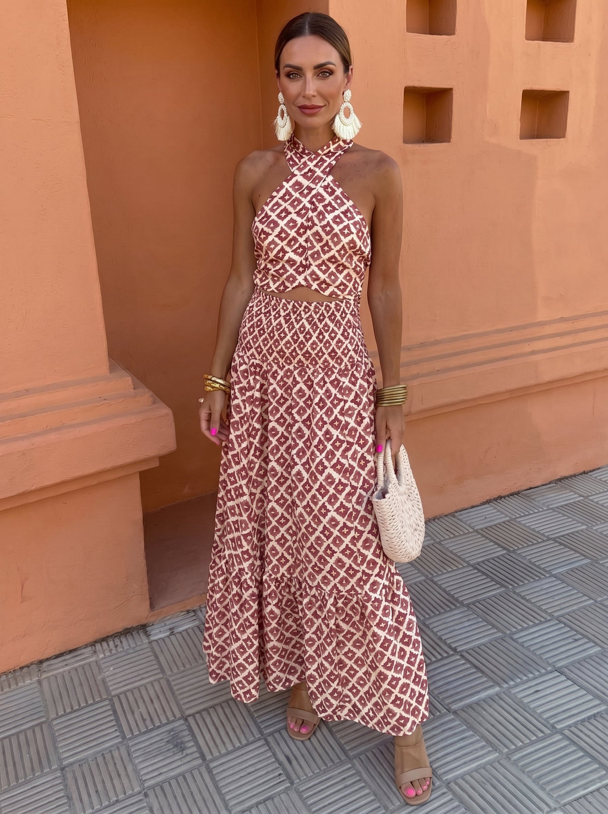 Elsa · Conjunto elegante con hombros descubiertos